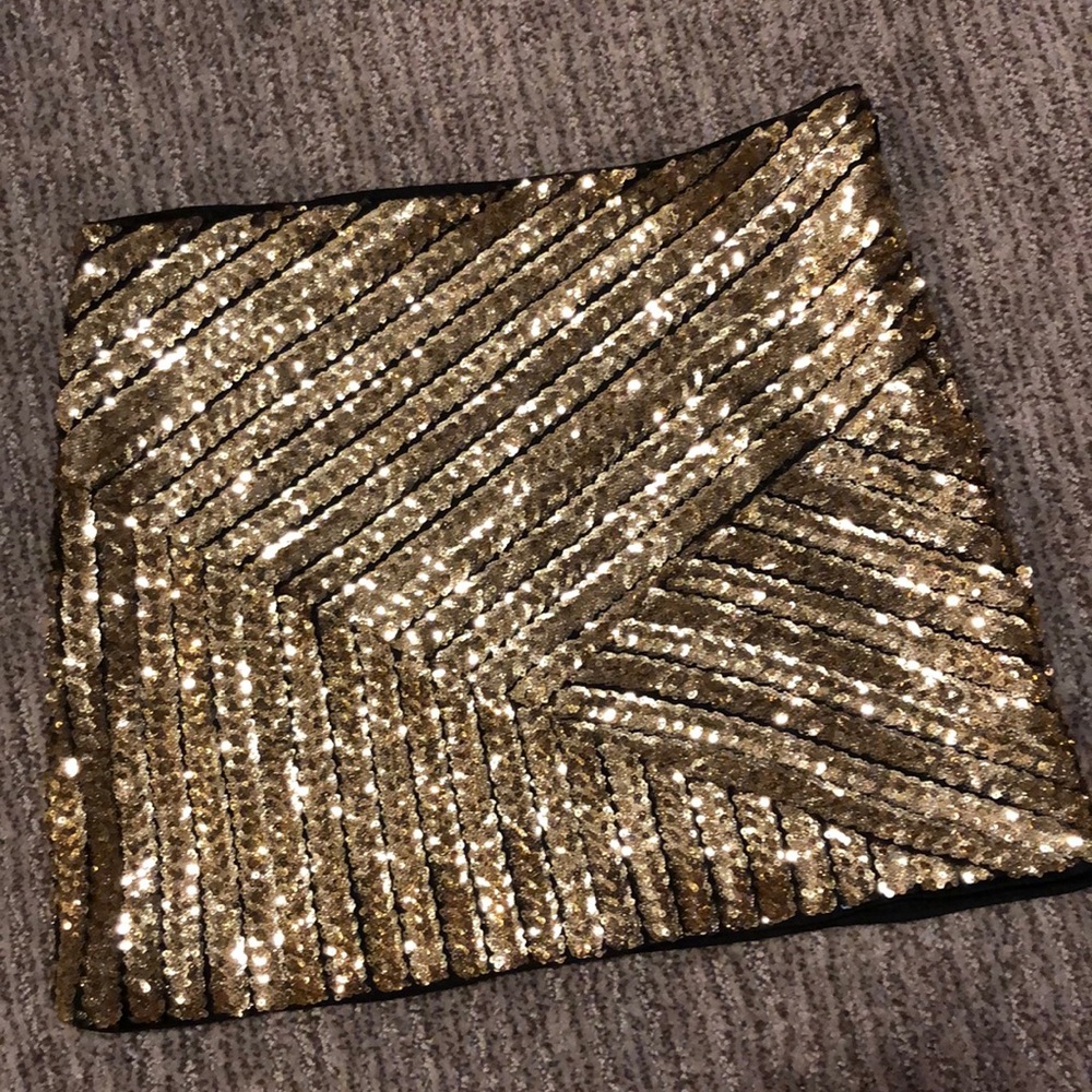 Lulu’s gold mini skirt